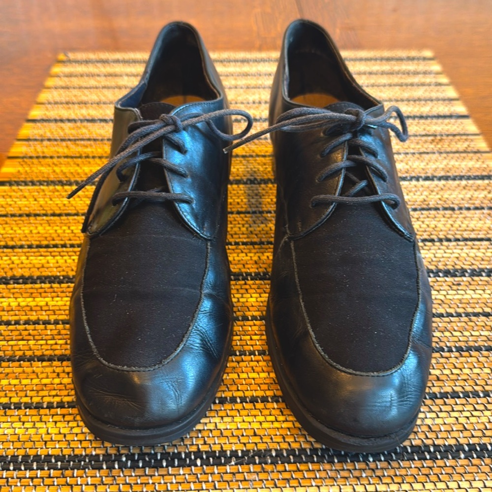 Munro classic tuxedo laceup
Black leather
Size 8.5 Narrow